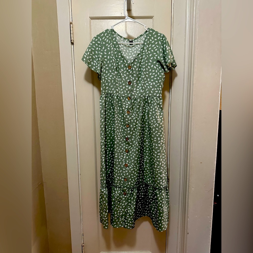 Shein size 6. Nice light fabric. Gently worn.